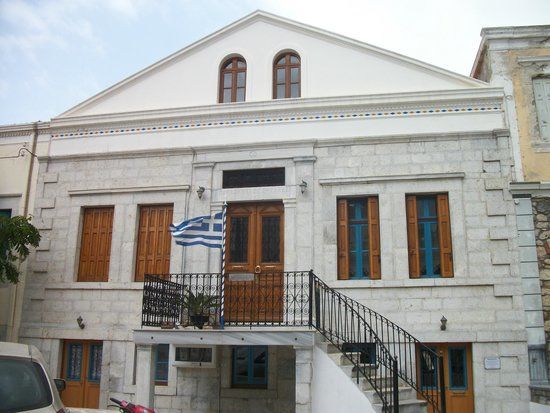 Neoklasiko Private Folklore and Historical Collections