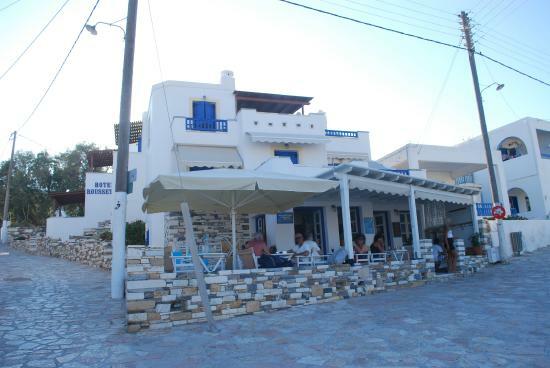 Roussetos Cafe