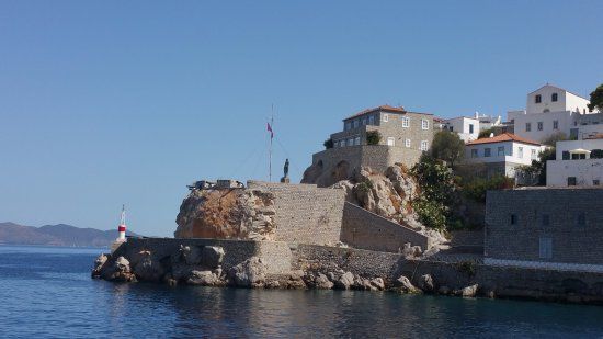 Miaoulis monument