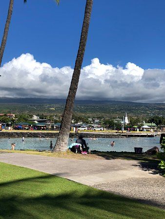 Kamakahonu Beach