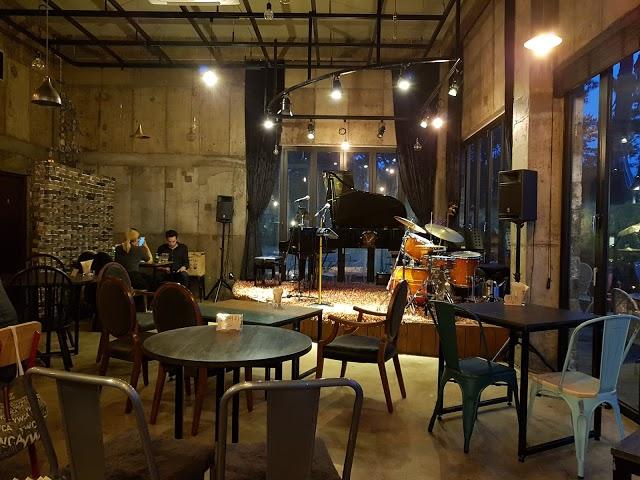 Take Five jazz club