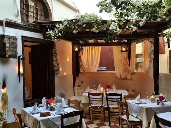 Candouni Restaurant