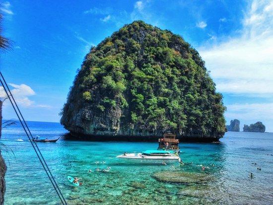 Shipwrecked Phi Phi Island Tour