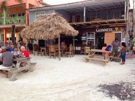 Cholo's Beachside Sports Bar