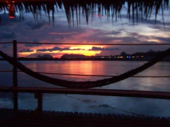Loi Lay Floating Bar & Lounge