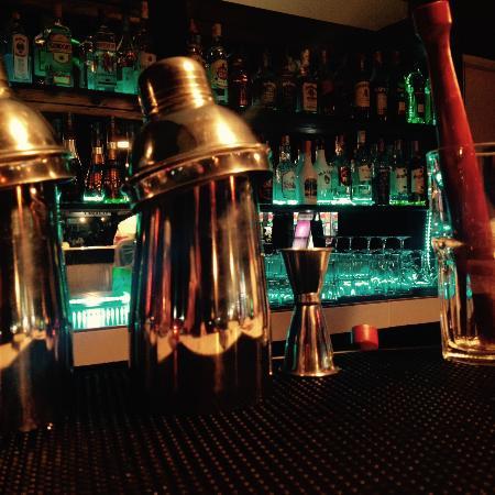 White Moon Lounge & Bistro