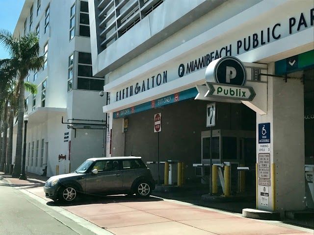 Publix Super Market at Fifth & Alton