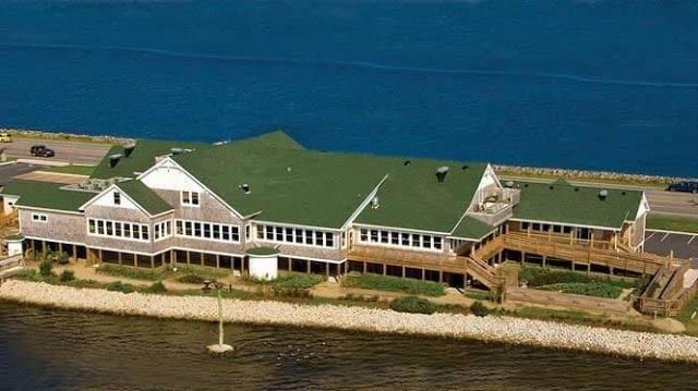 Basnight's Lone Cedar Cafe